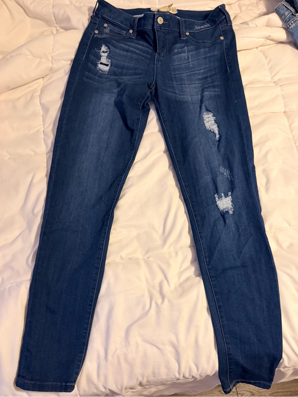 Altar’d State Dark Blue Distressed Skinny Jeans size 29 low rise great condition